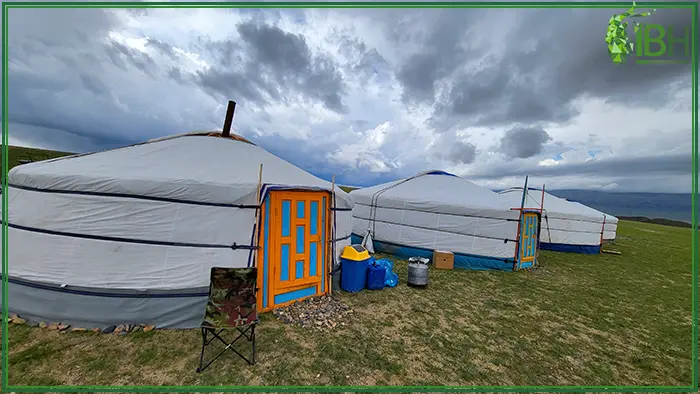 Picture of the hunting camp in Mongolia where hunters stay during the hunting trip