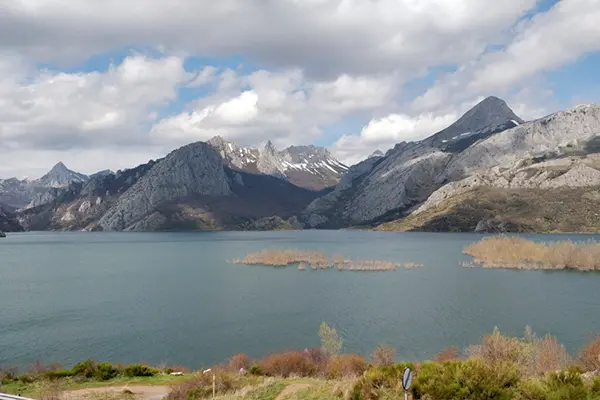 Relax on a boat tour for Cantabrian chamois tourism