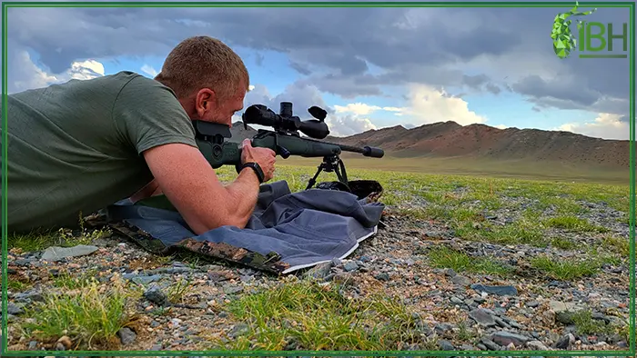 Nicolai testing the shooting for hunt in Mongolia