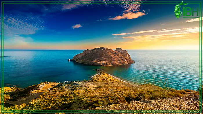 Beach of Aguilas for your hunting and holidays