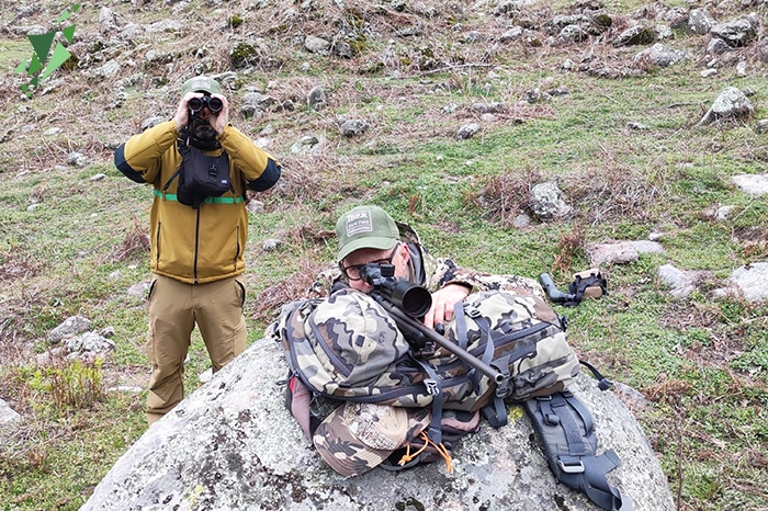 Jeff finding a good position to hunt Gold Medal Gredos ibex